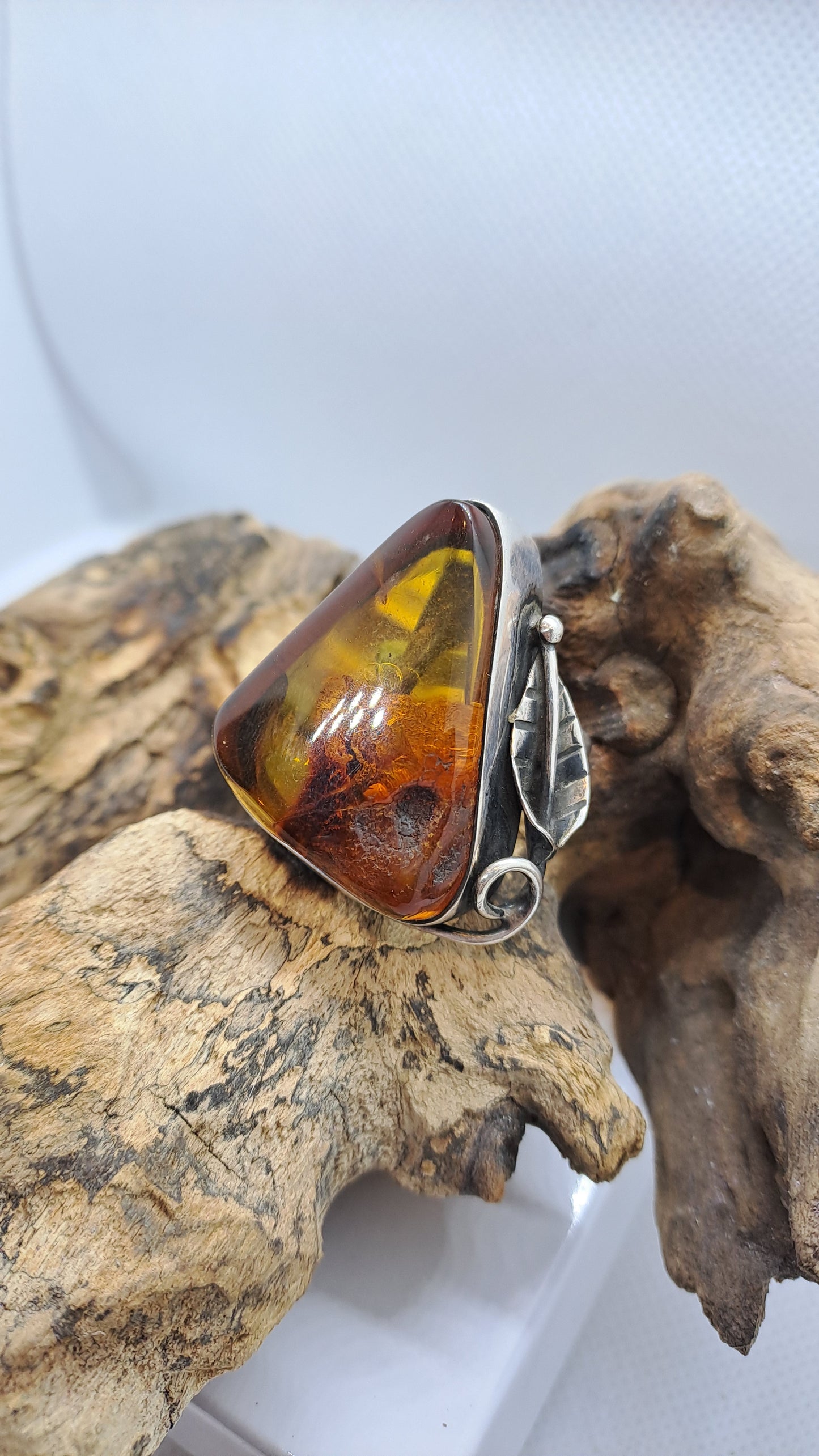 Anello con Ambra del Mar Baltico "Fiore"