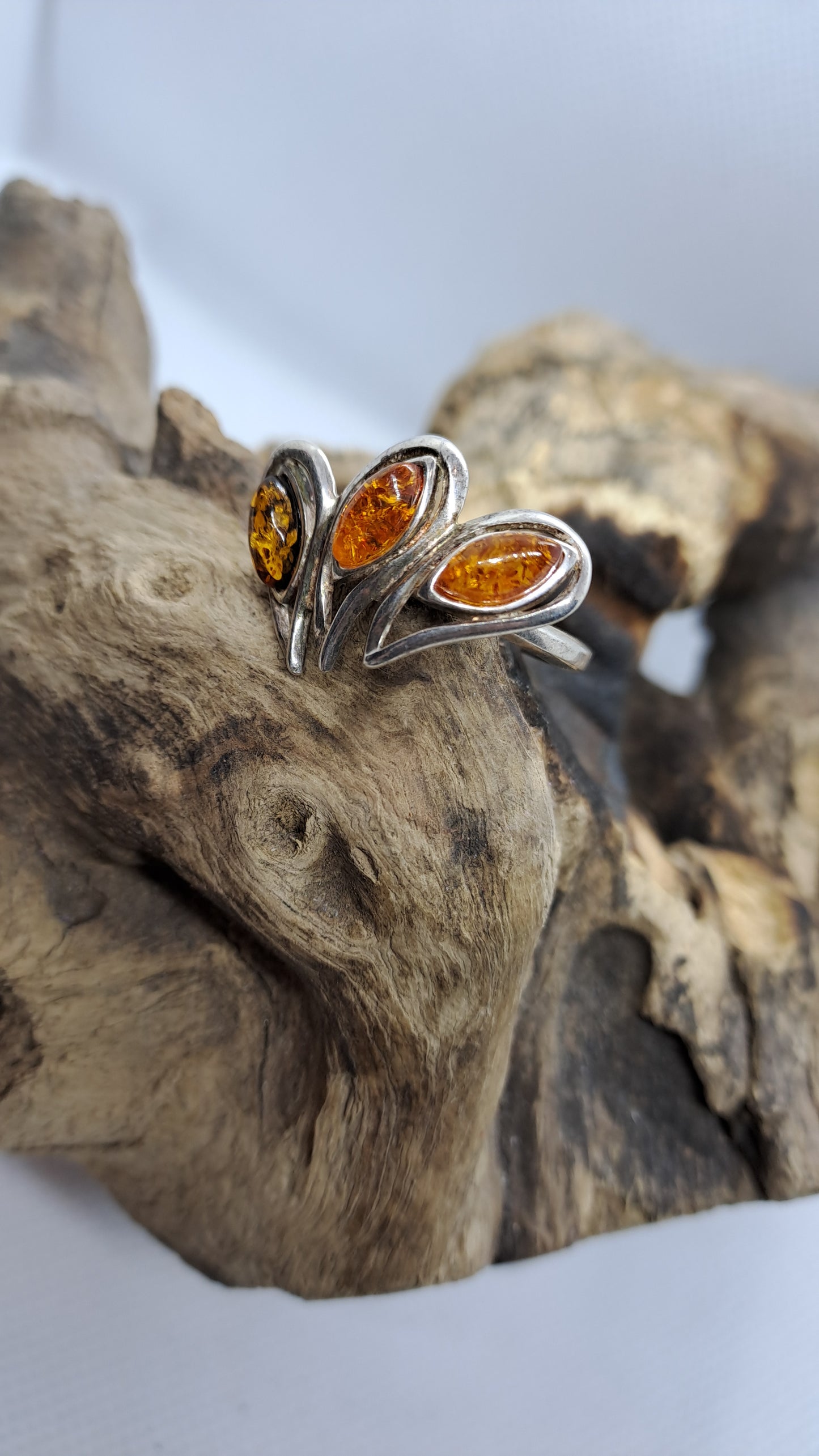 Anello Ambra "Tre foglie"