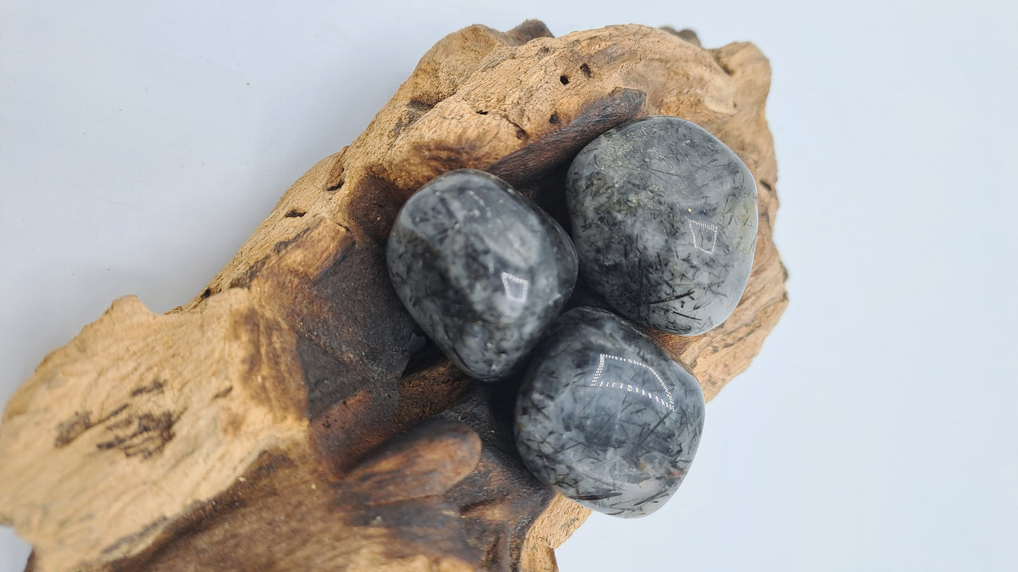 Quarzo con Tormalina