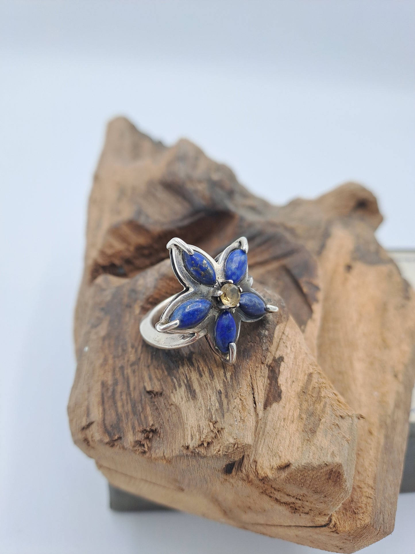 Anello con Lapislazzuli "Fiore"