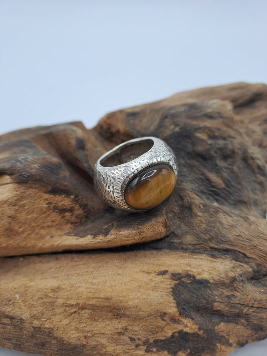 Anello martellato con Occhio di Tigre