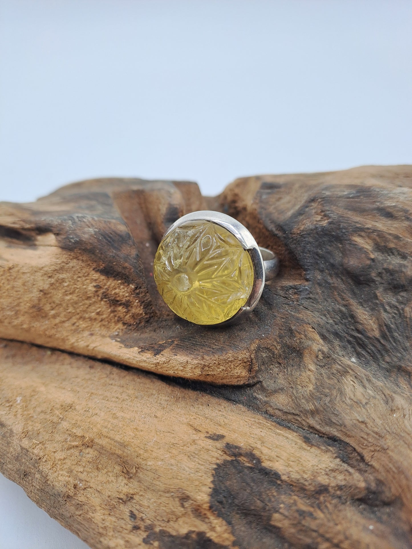 Anello vecchia India con Lemon Quartz inciso