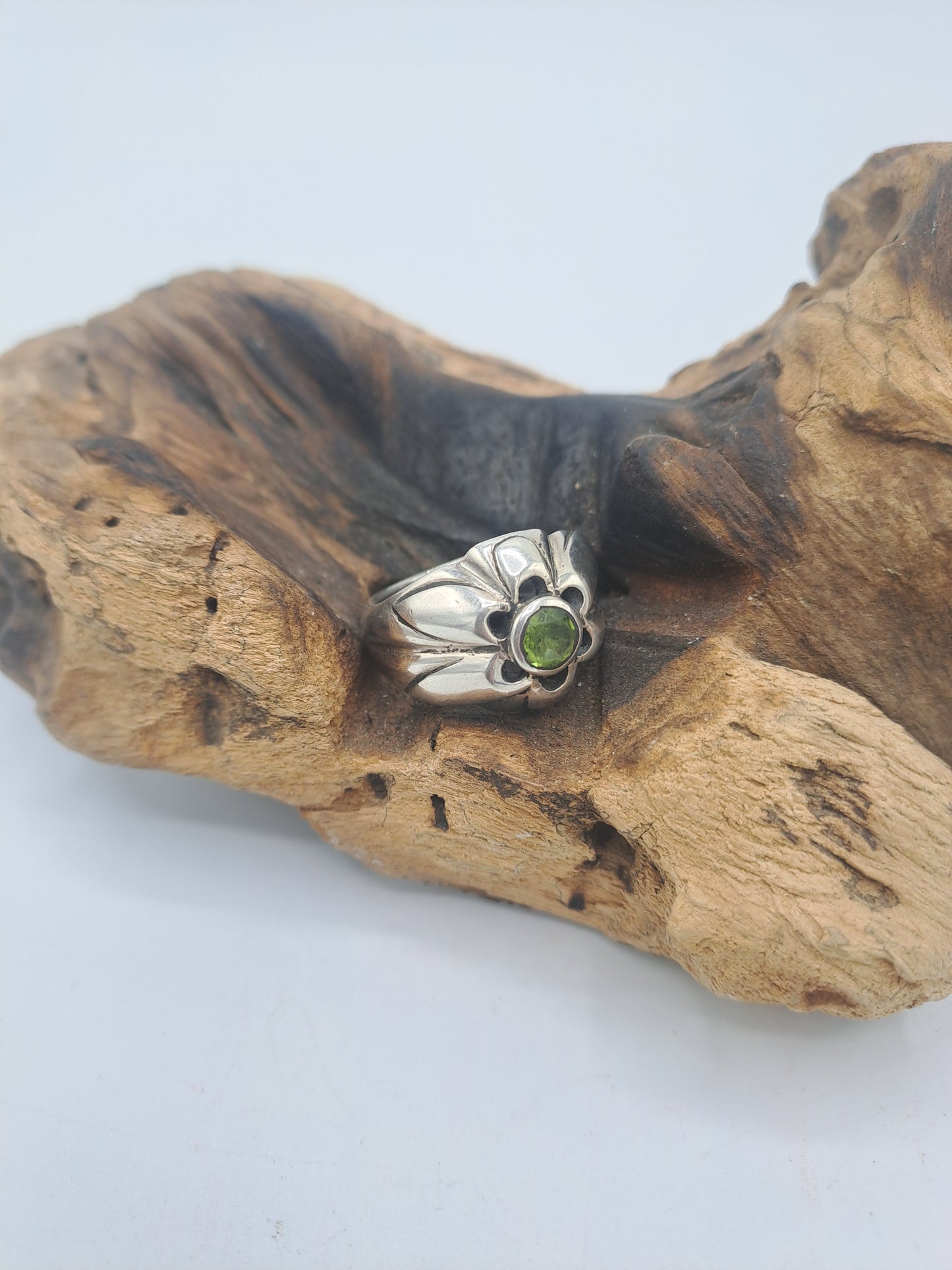 Anello Peridot floreale