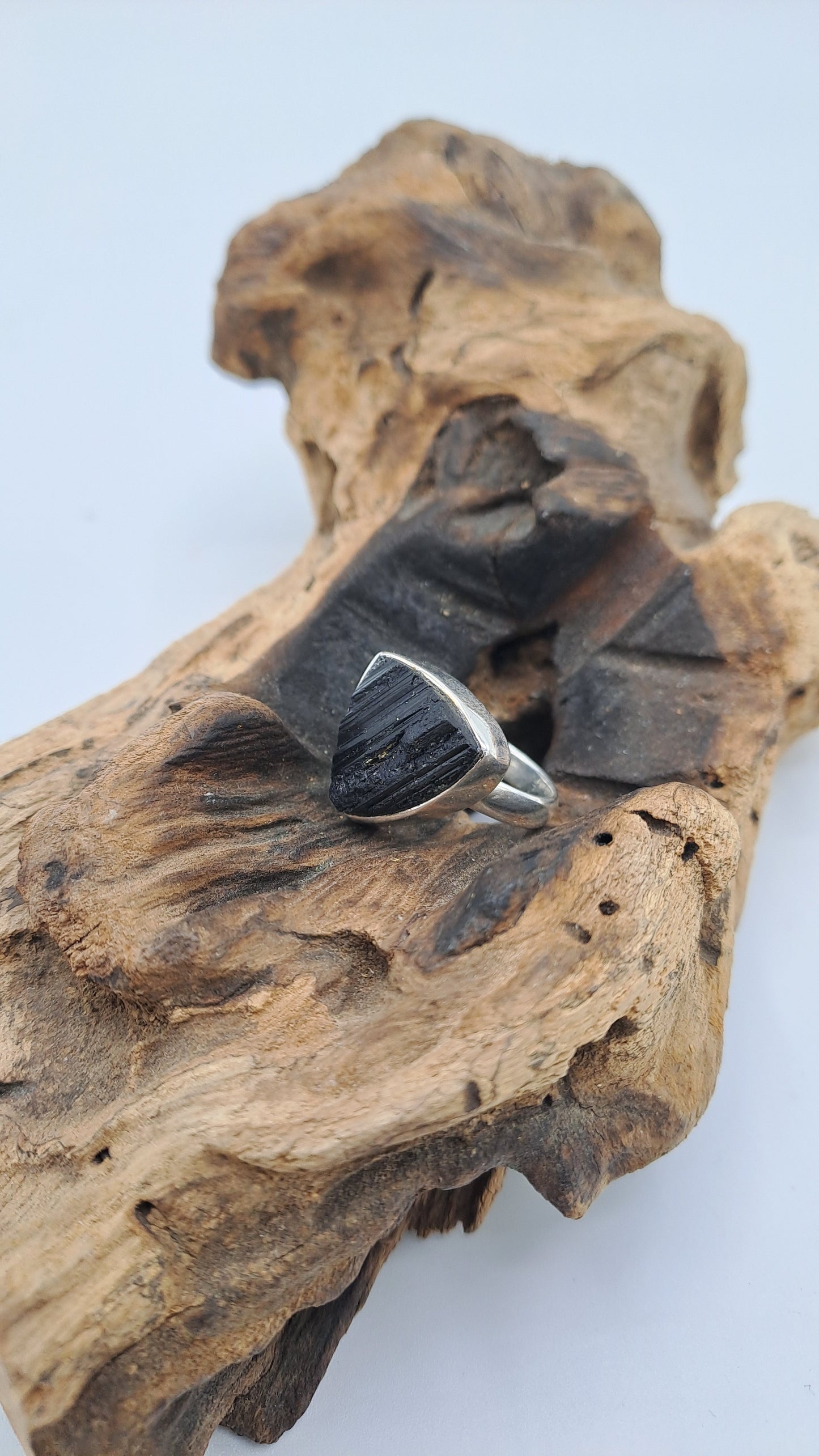 Anello con Tormalina grezza